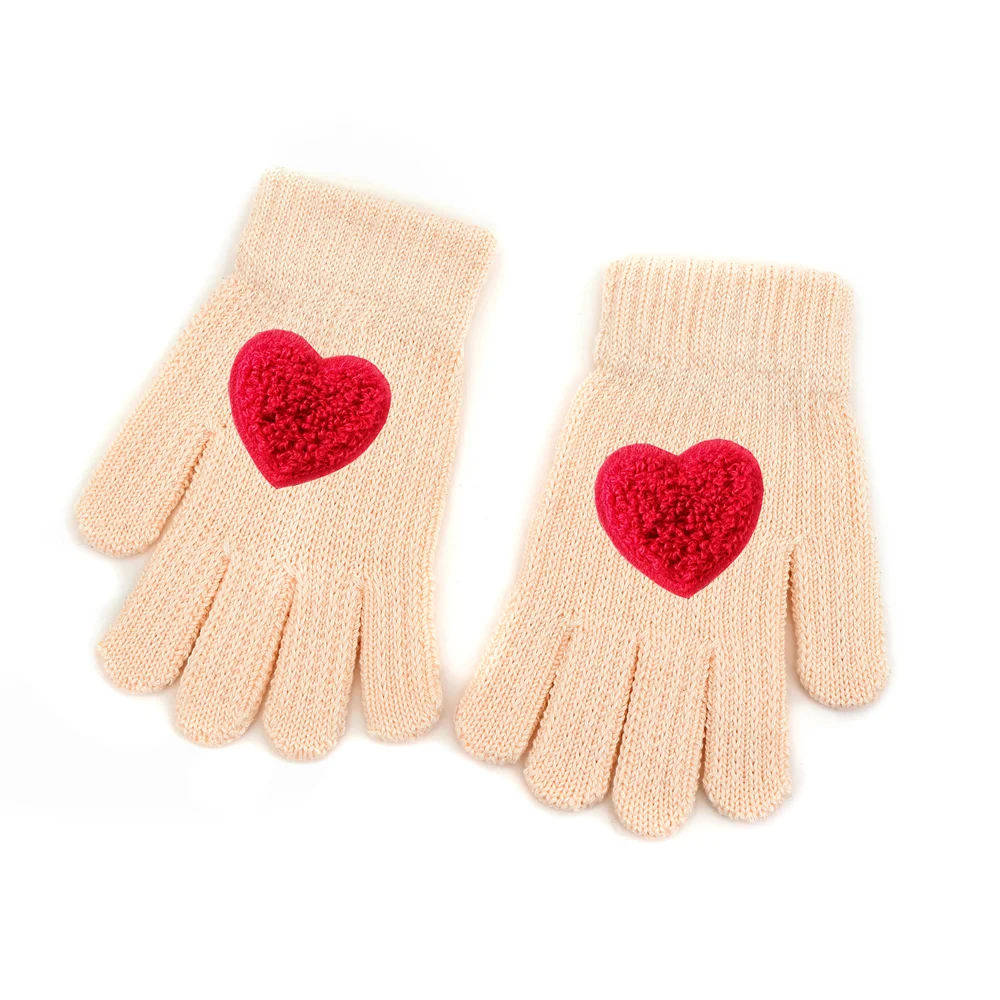 G cream red heart