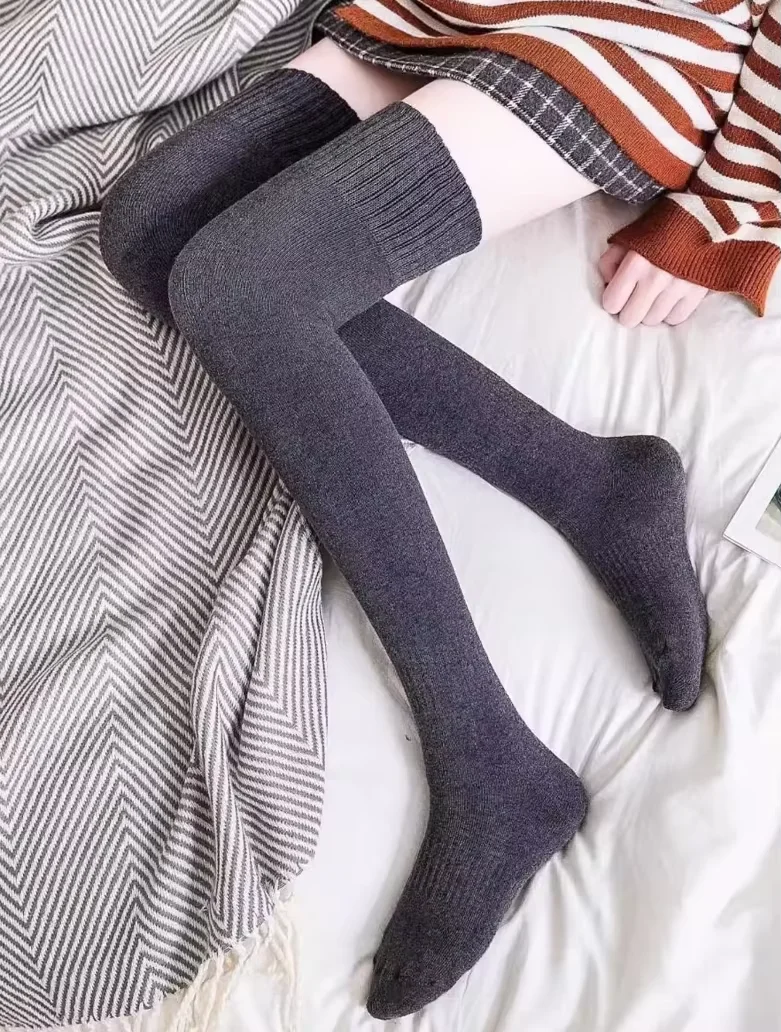 1 pair dark gray