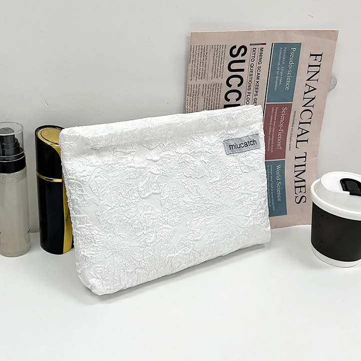 White 23x18x3cm