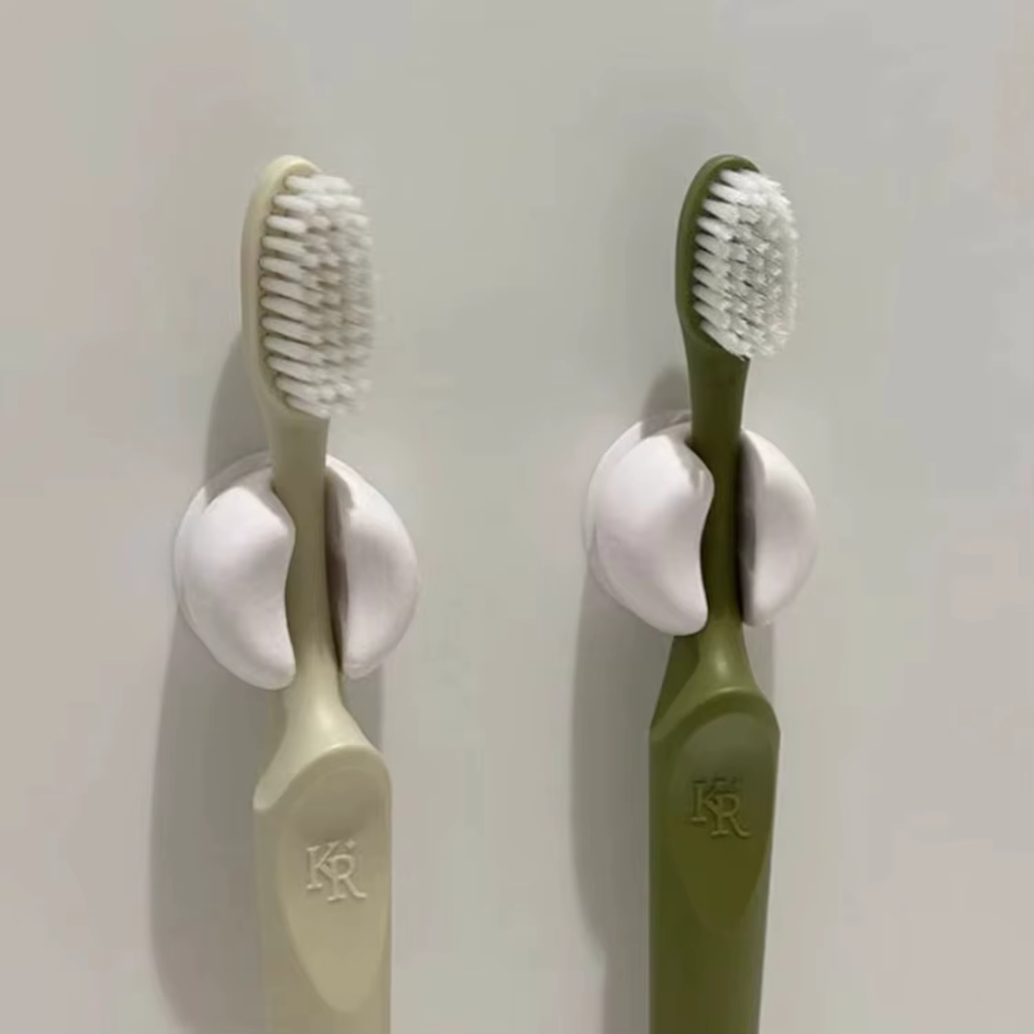 Simple toothbrush stand with suction cup, wall-mounted toothbrush storage box rack, bathroom accessories, 1, 4 pieces