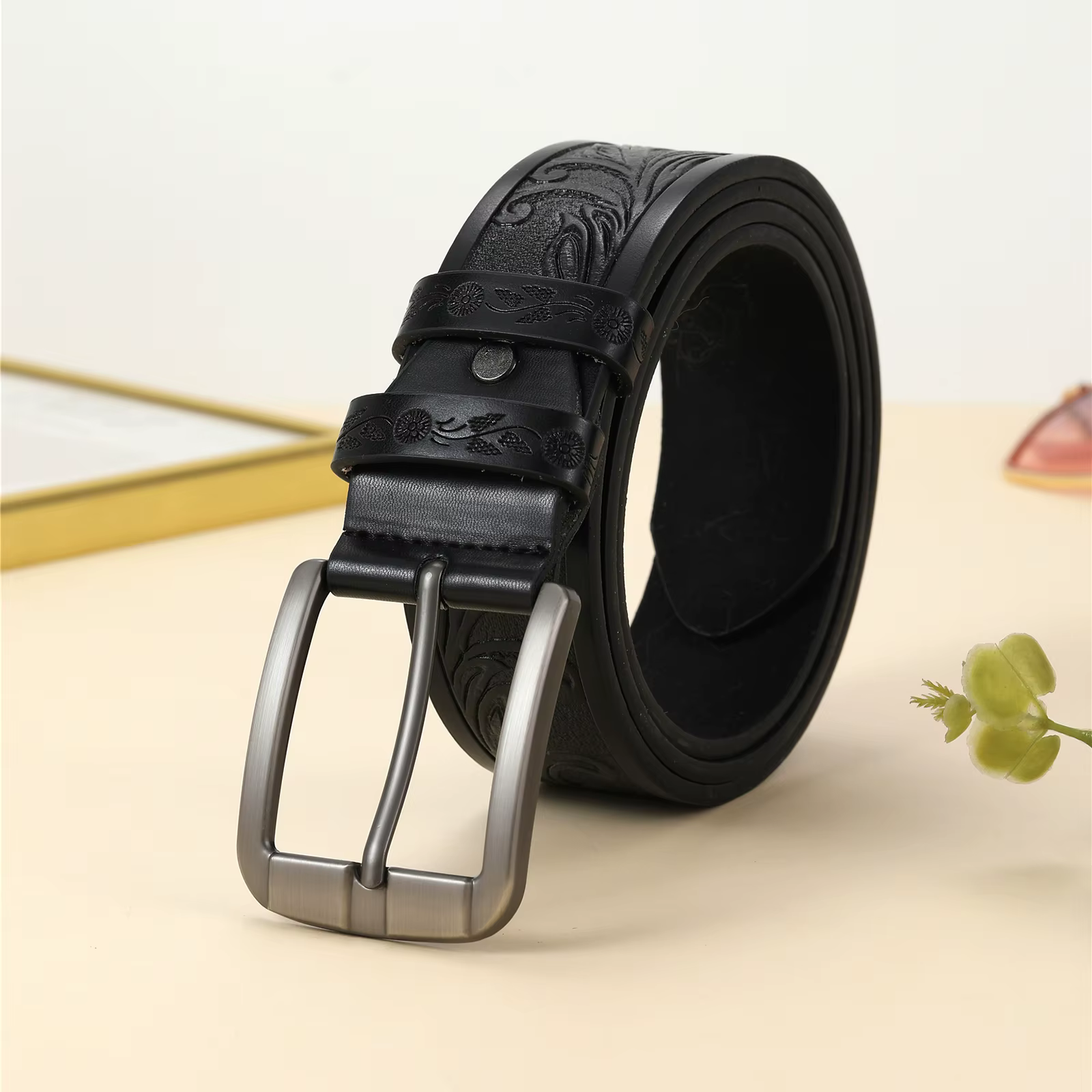 1Pc Men'S Pin Crimped Floral Belt.