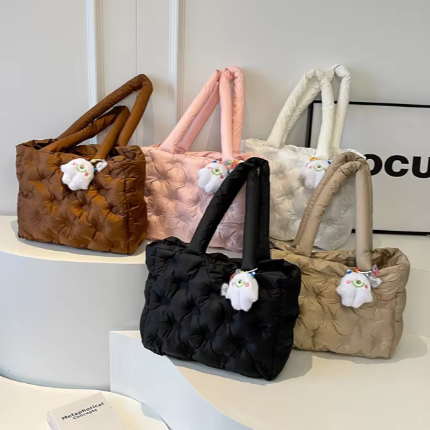 Luxury Space Cotton Women Shoulder Bag Newest Feather Padded Large Tote Bags Fashion Solid Down Ladies Underarm Bag with Pendant