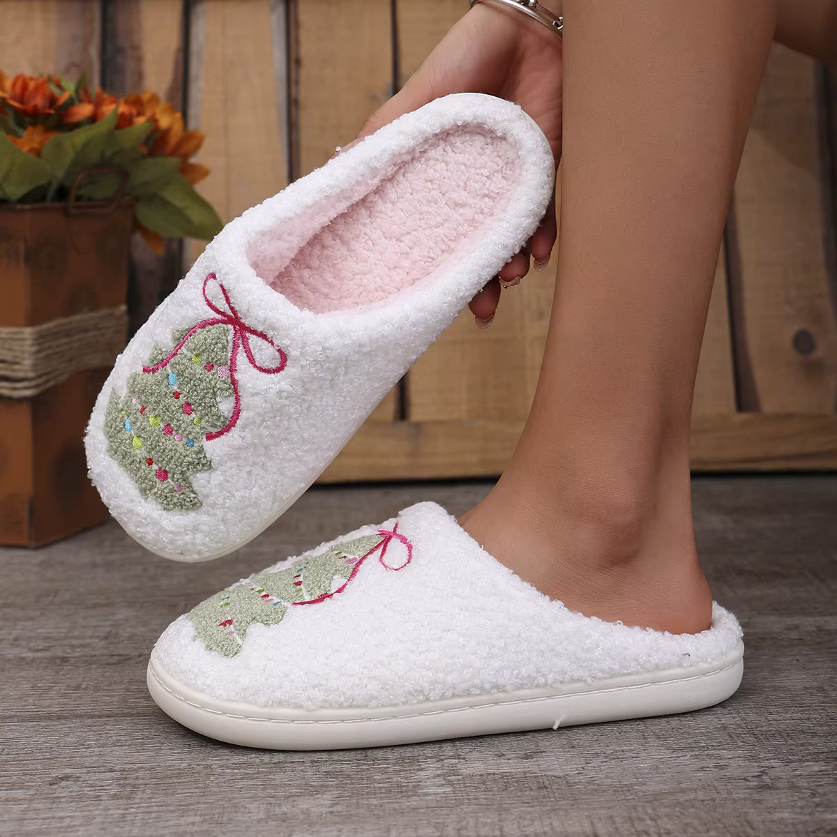 x'mas slippers Winter Warm Closed Toe Fuzzy Christmas Tree Pattern Slippers Cozy Soft Sole Plush Home Flat Floor Shoes