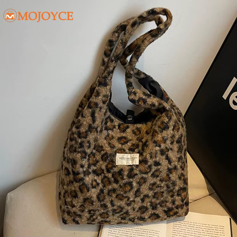 Lamb Wool Women's Shoulder Bag Leopard Pattern Plush Handbag with Inner Pockets Large Capacity Commuter Bag Casual Underarm Bags