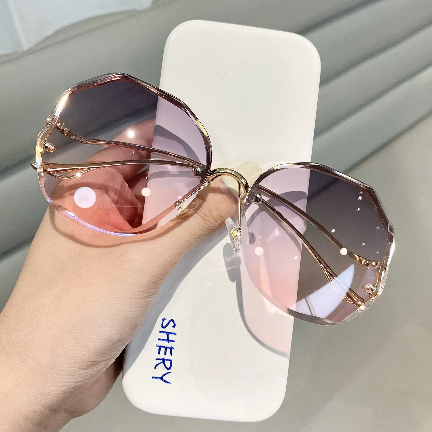 Fashion polygon frameless cut edge sunglasses for women, metal curved leg retro street photos sunglasses 415 glasses: no box