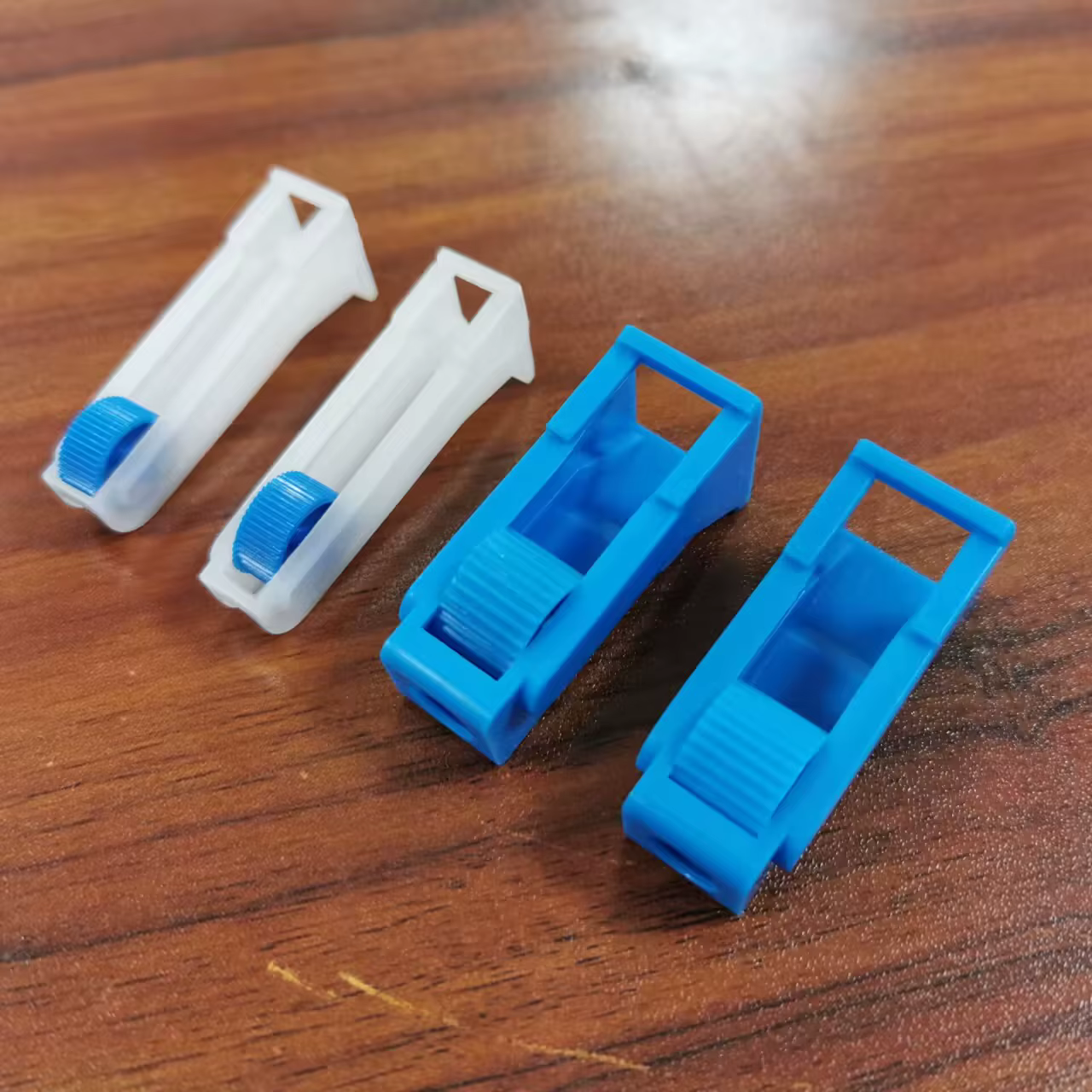 Intravenous Infusion Flow Regulating Valve Hose Flow Regulator Flow Rate Control Switch Disposable Plastic Wheeled Infusion