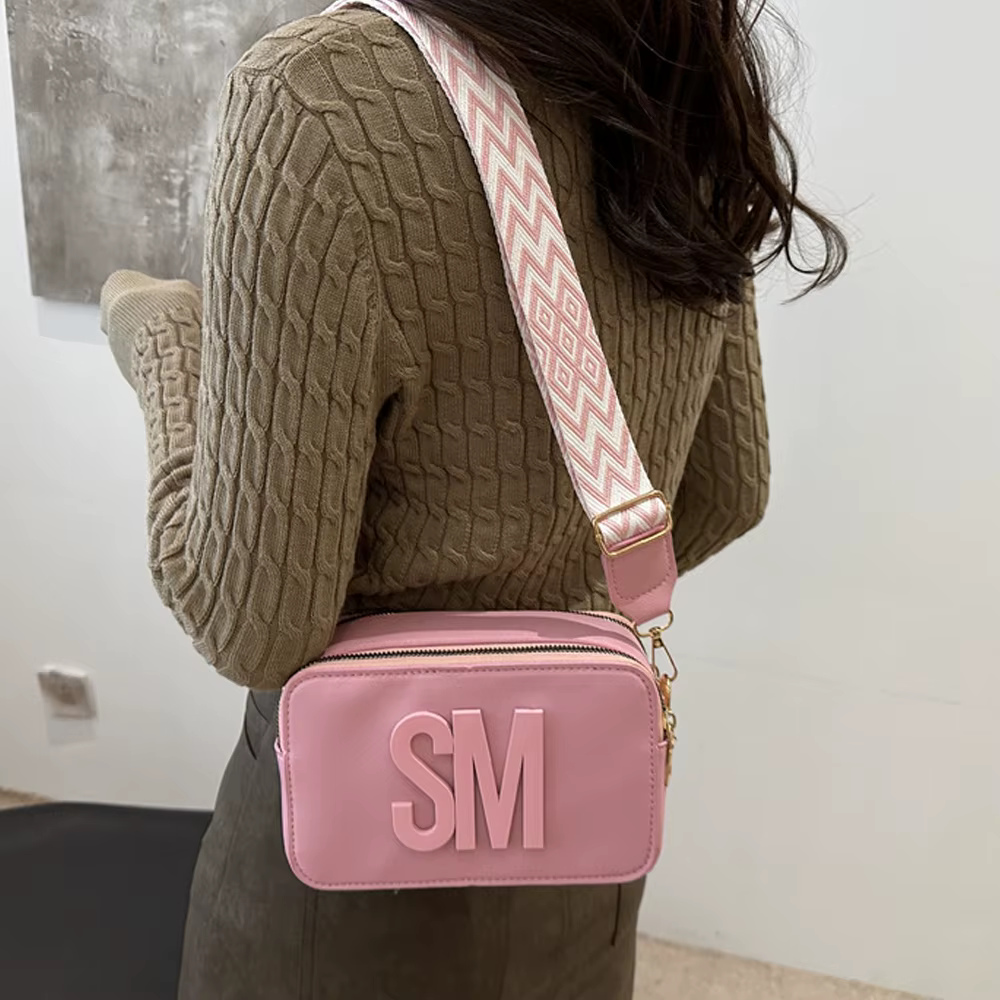 Personalized and niche design, beautiful small square bag, new light luxury, simple and fashionable retro single shoulder crossb