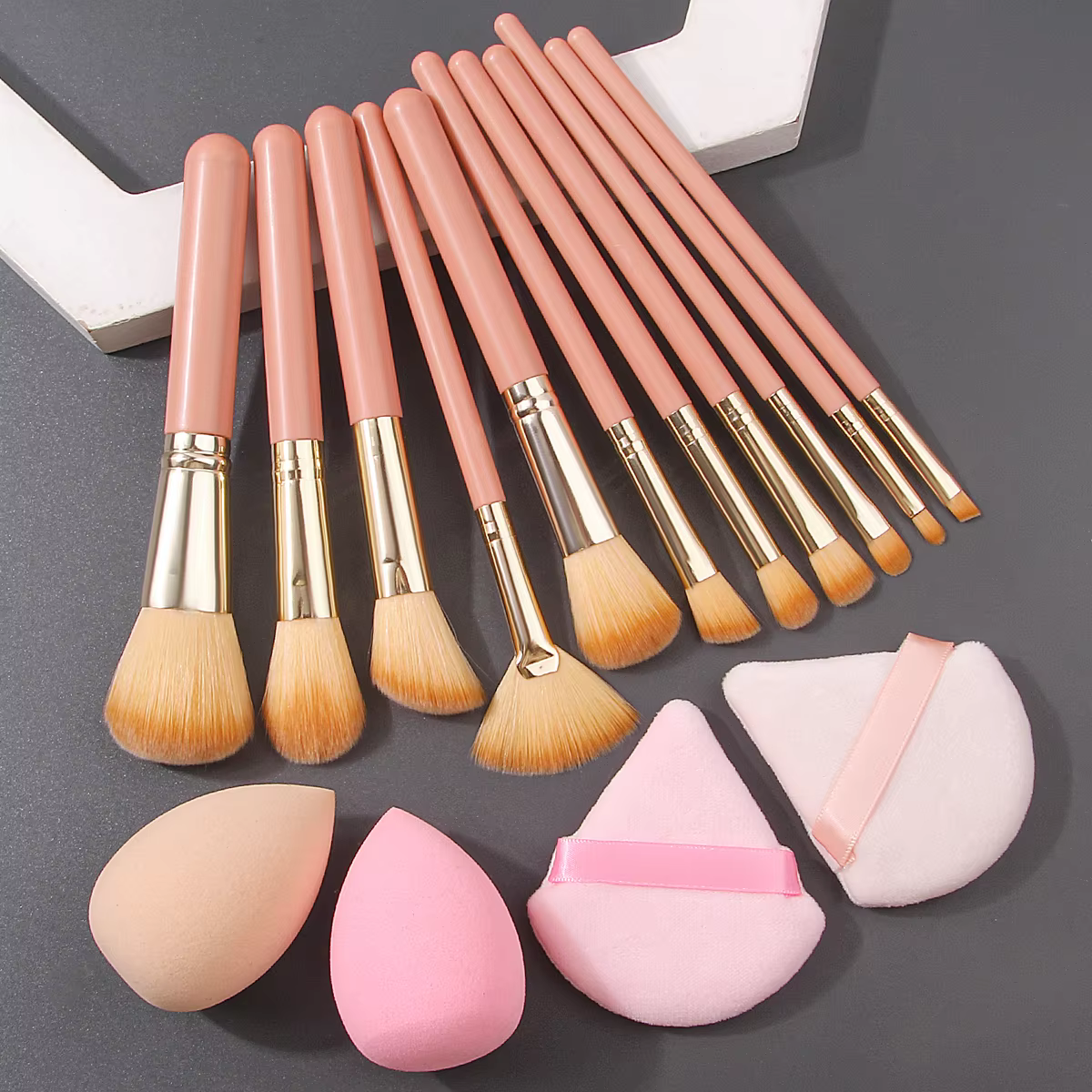 15PCS Beginner Makeup Brush Set Lightweight and Durable Blush Eyeshadow Brush Soft Sponge Powder Puff Beauty Egg Makeup Tools