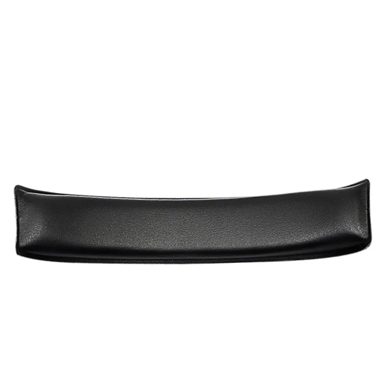 A black head beam