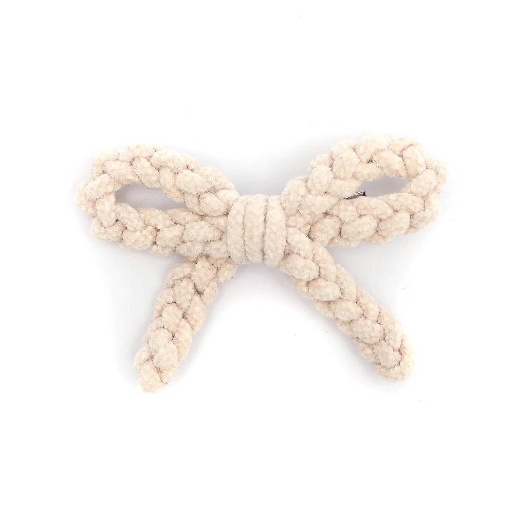 medium clip begie