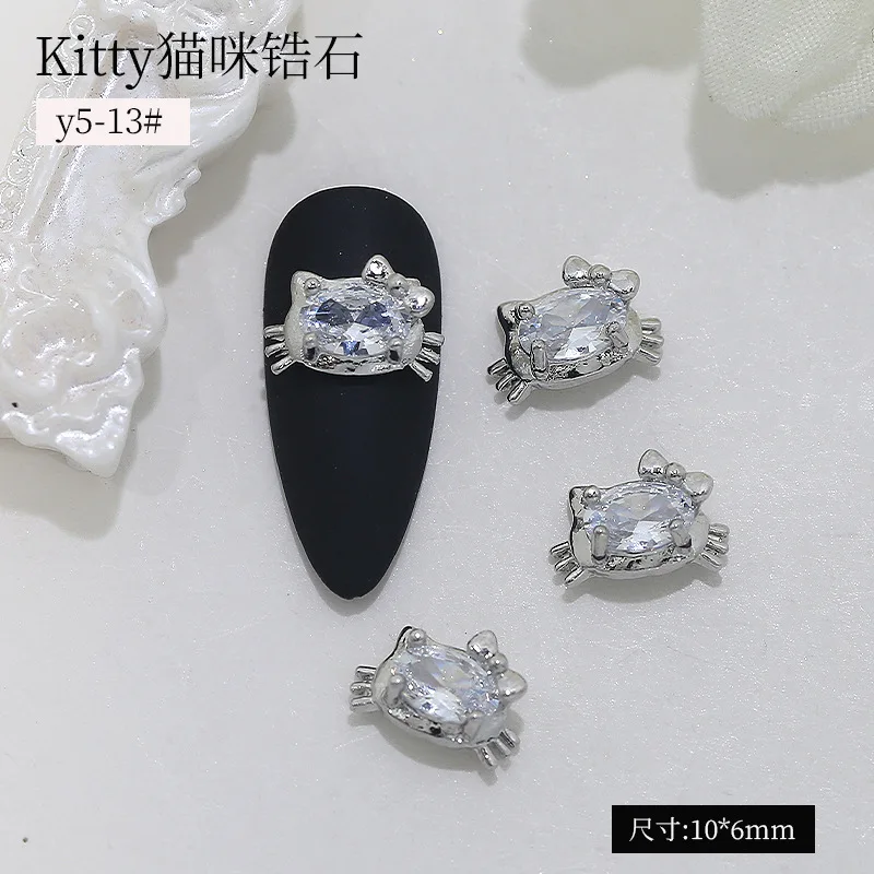 2Pcs Sparkling Diamond Nail Jewelry Set Luxurious Gold and Silver Heart Pendant for Nails