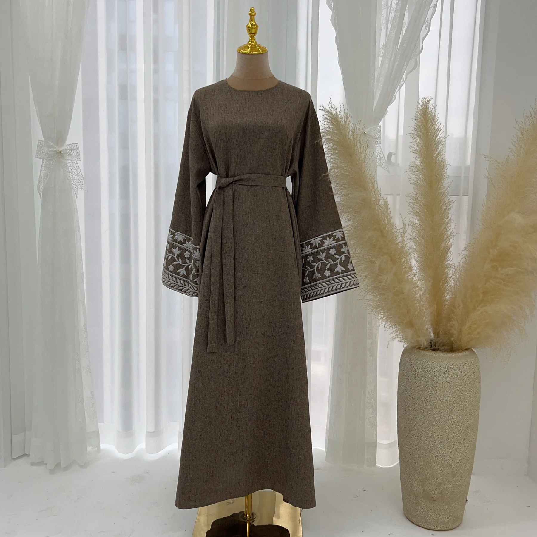 Turkish Solid Muslim Dresses Simple Dubai Abayas for Women Casual Embroidered Elegant Long Dresses Lace-up Robes Women's Abayas