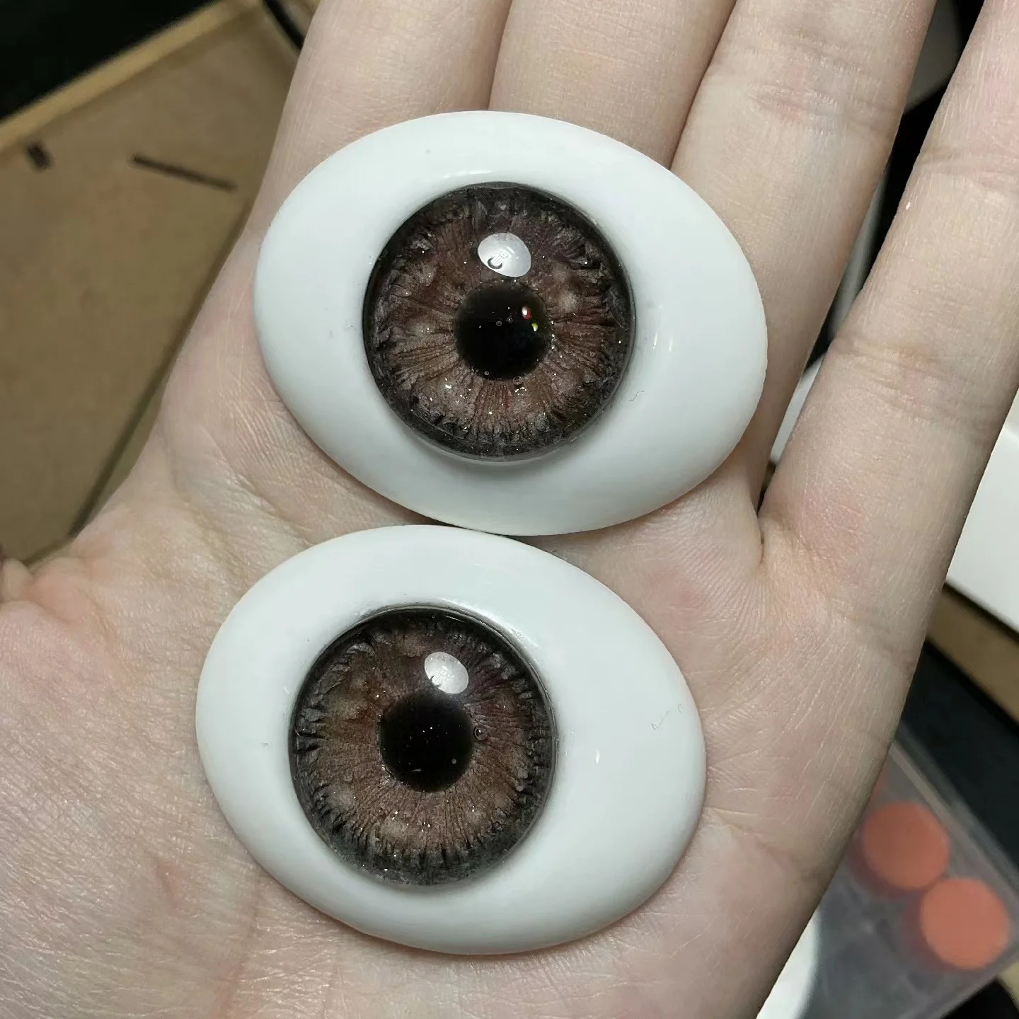 Q-a pair eyes