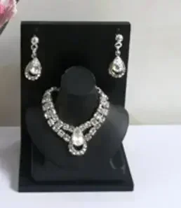 earing necklace