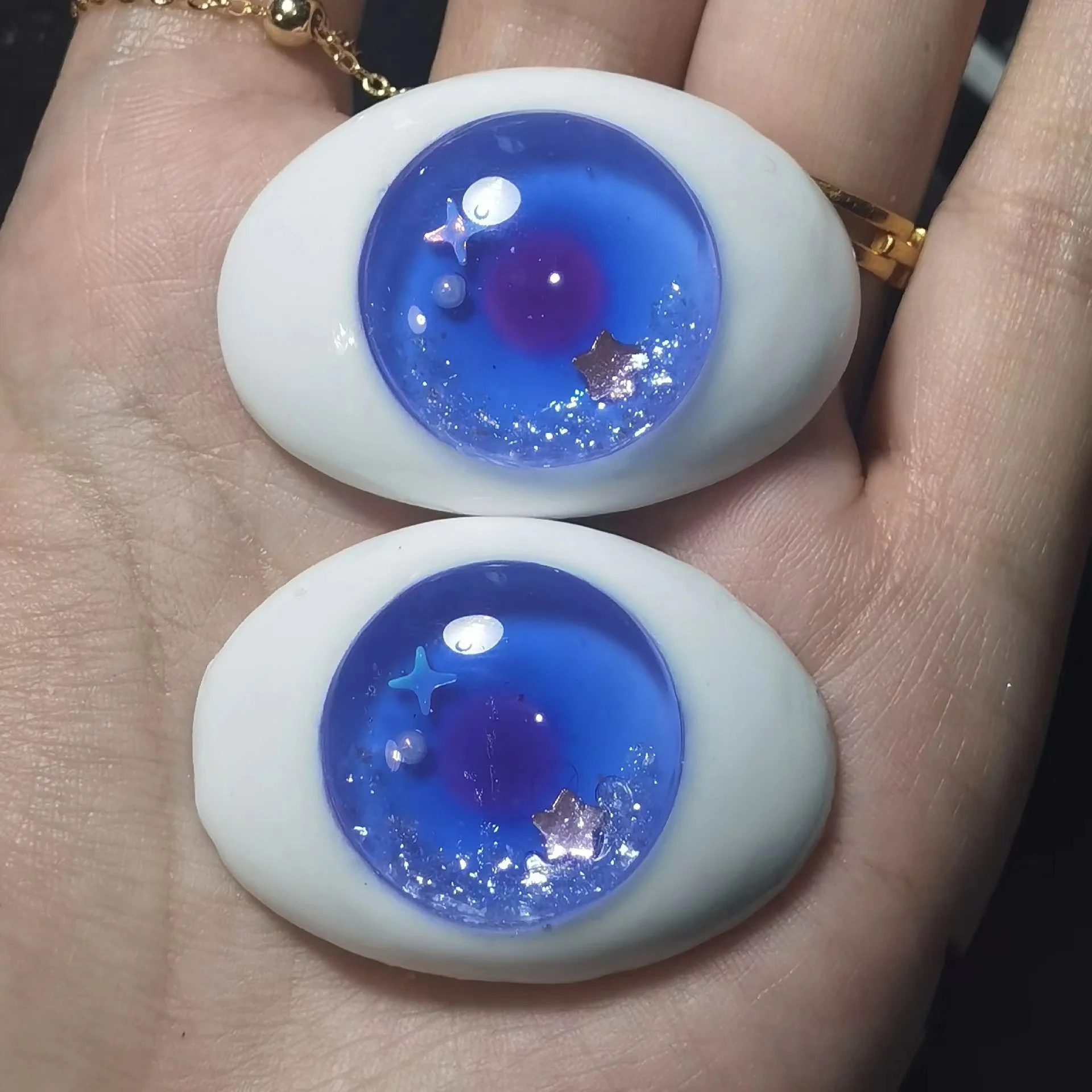F-a pair eyes