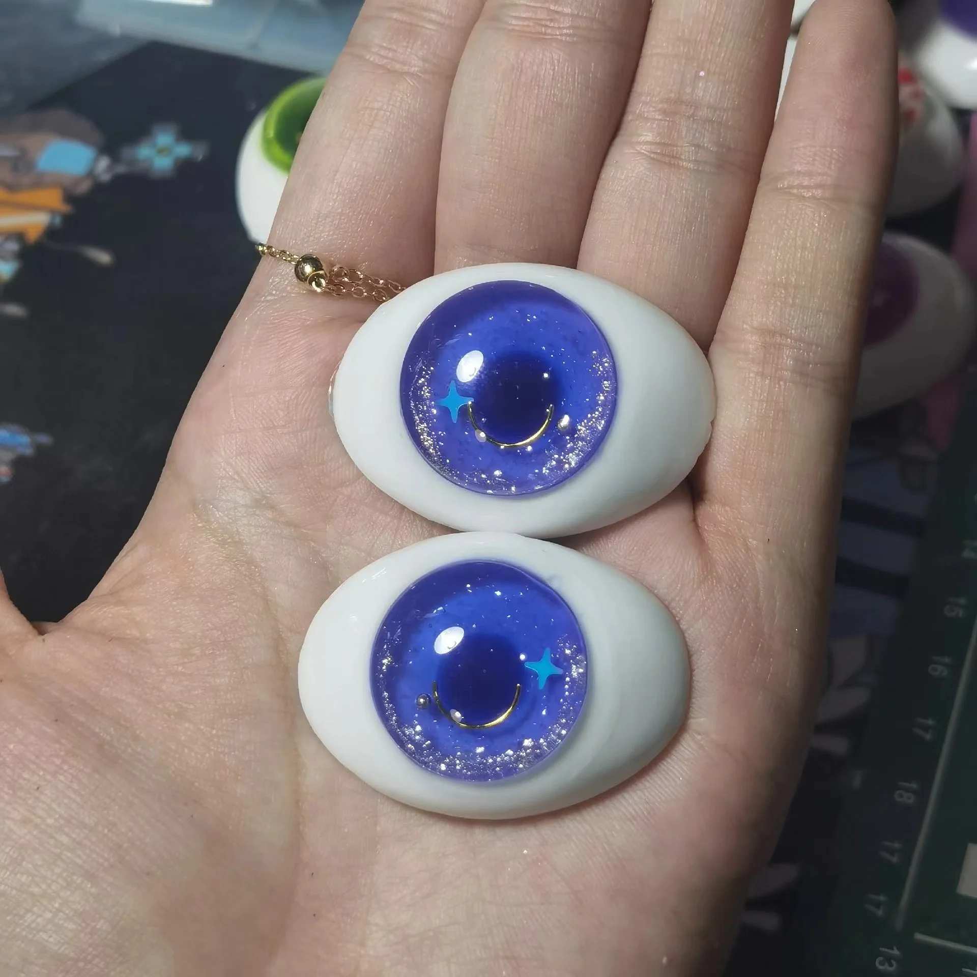 H-a pair eyes