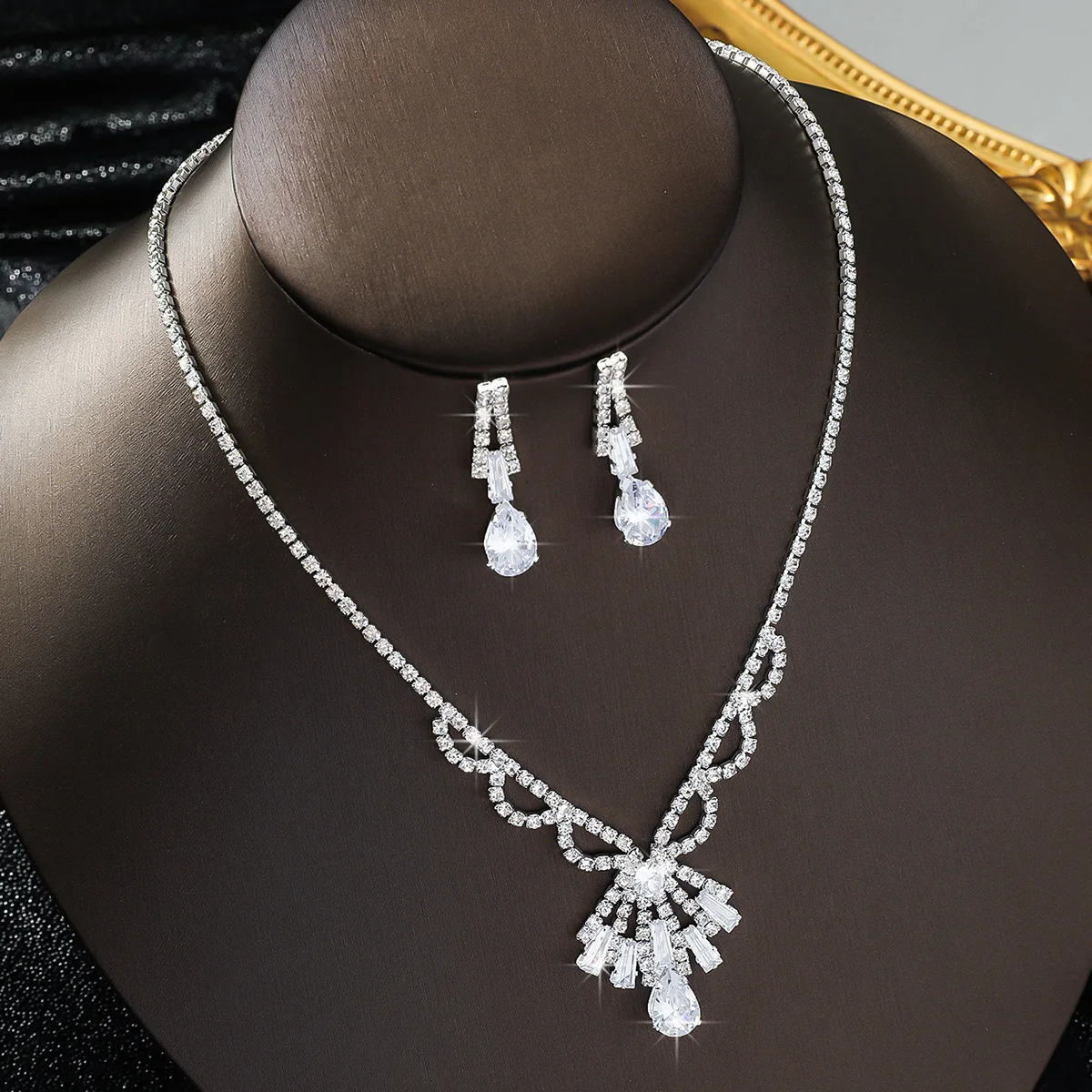 3PC Women's Fashion Copper Inlaid Diamond Claw Chain Necklace Earrings Jewelry Set Suitable for Wedding, Party, Festival Gifts