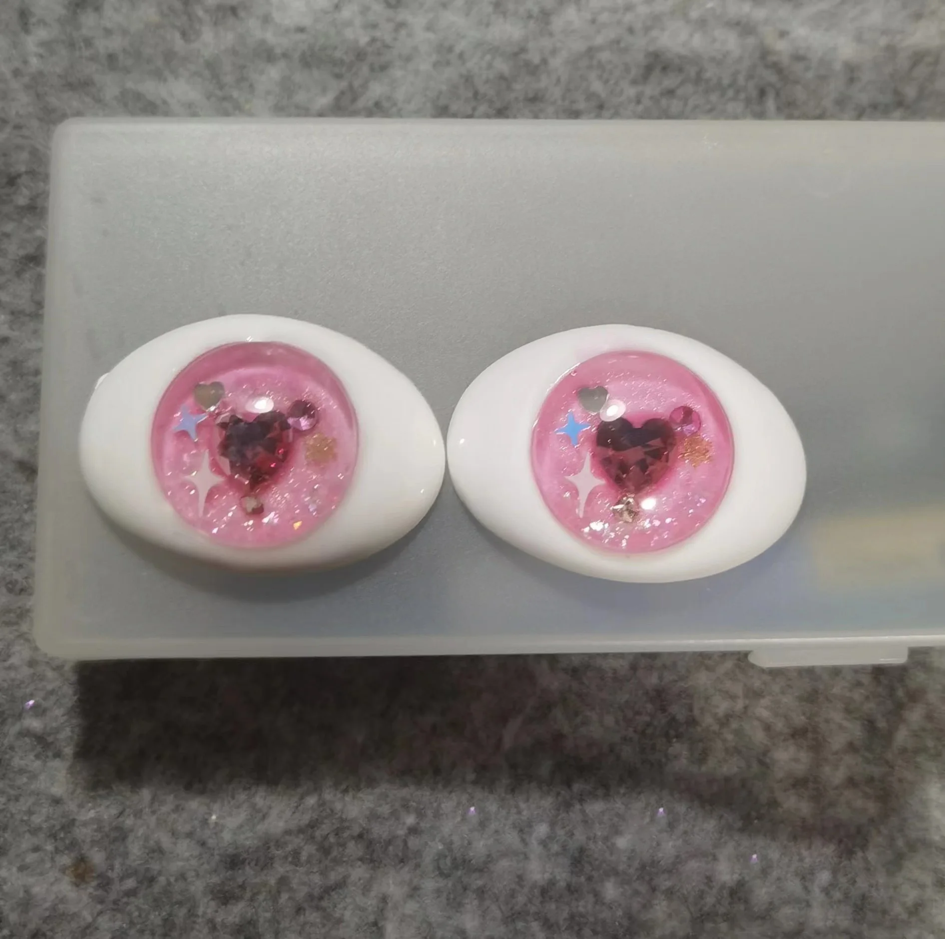 E-a pair eyes