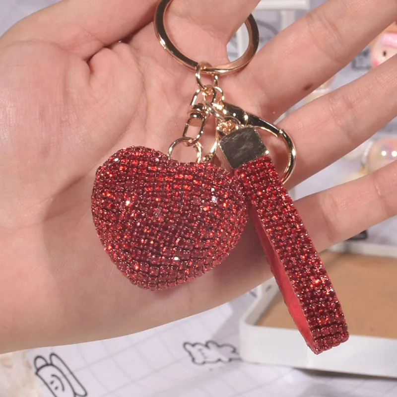 Diamond pendant, love keychain, peach heart sparkling diamond cartoon doll, birthday gift, women's bag, pendant with diamond key