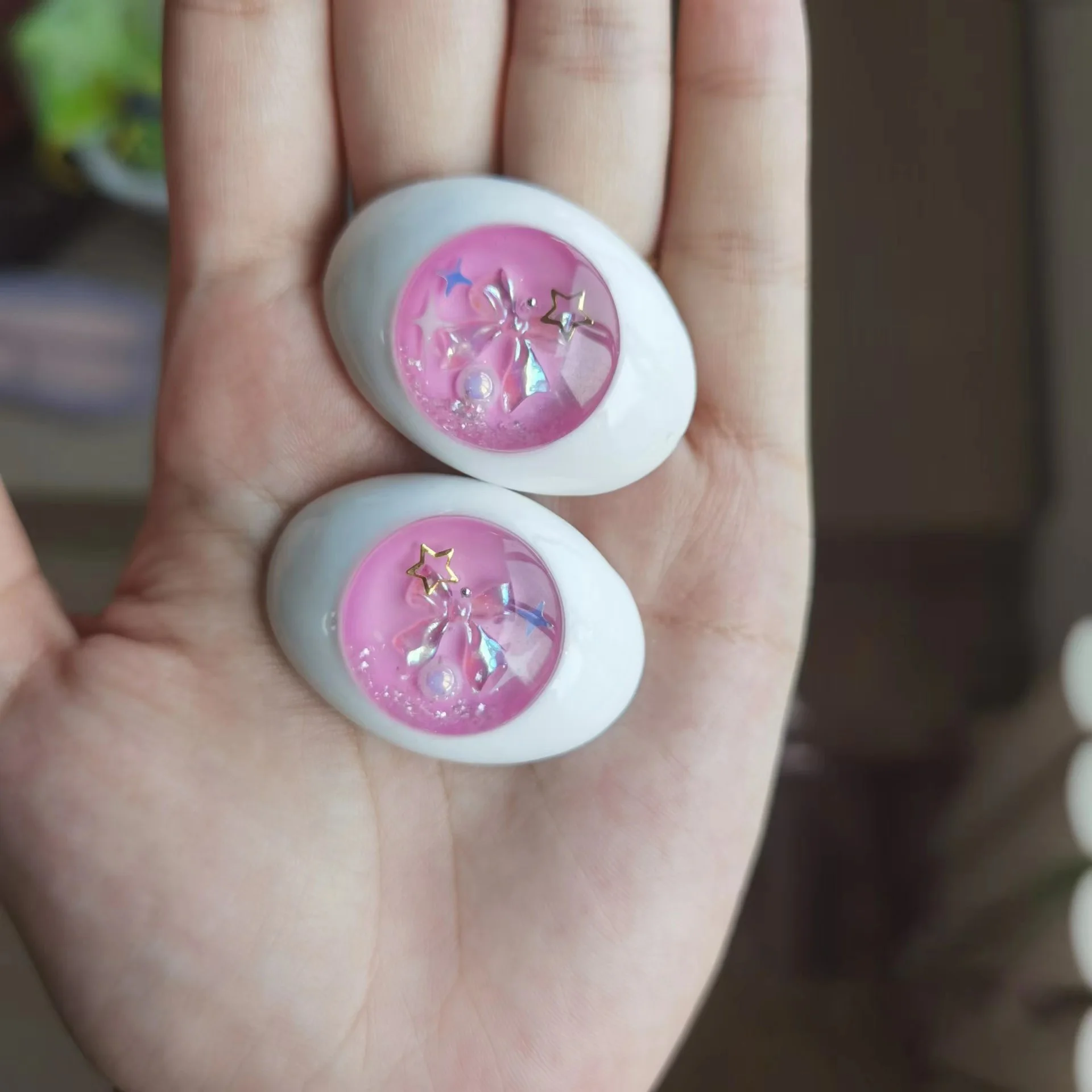 D-a pair eyes