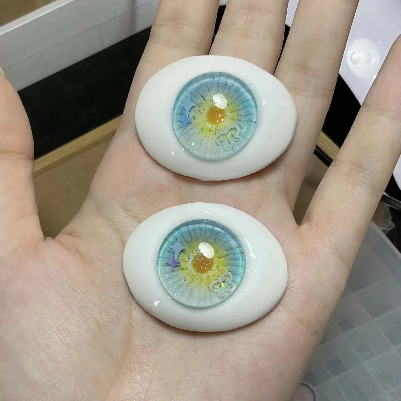 P-a pair eyes