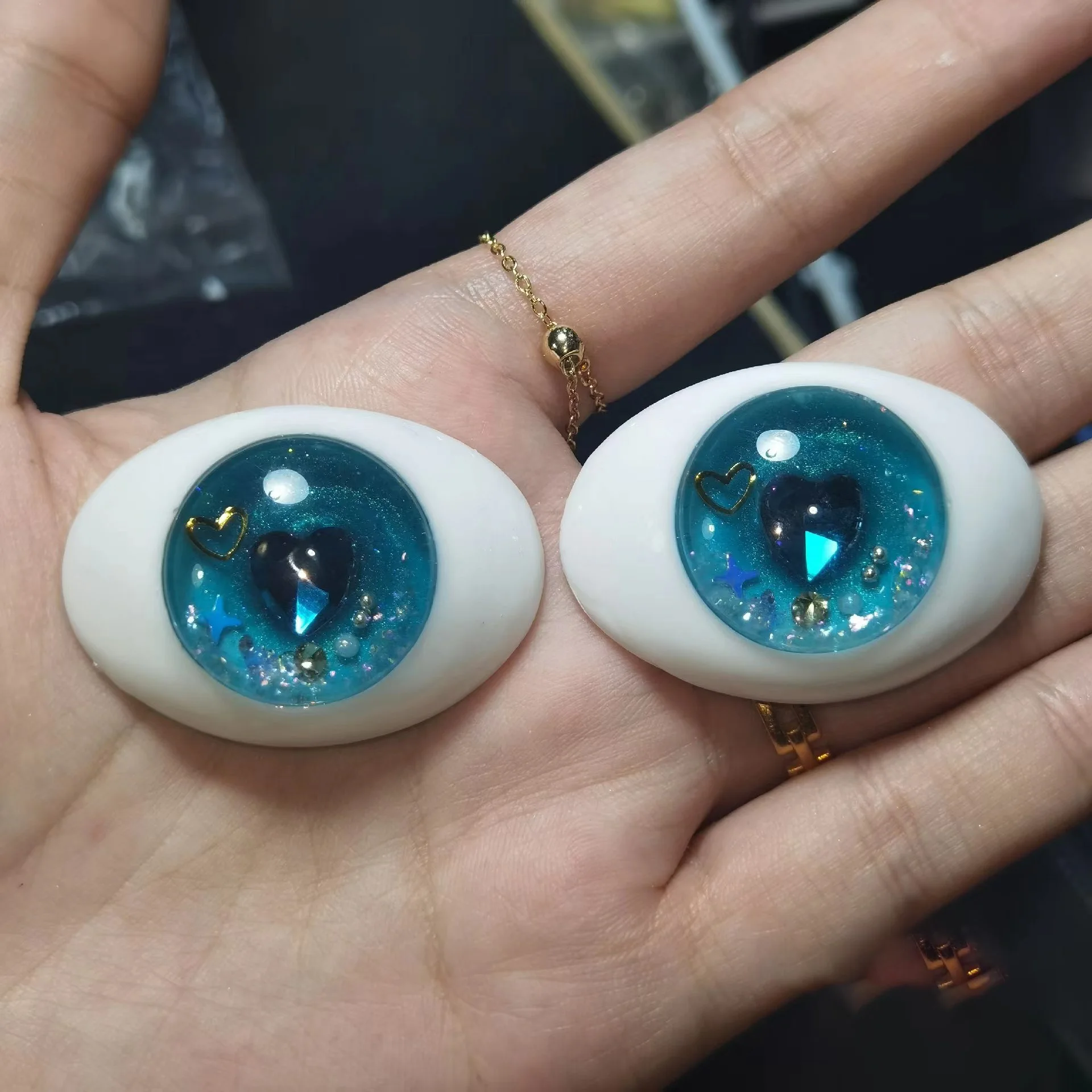 J-a pair eyes