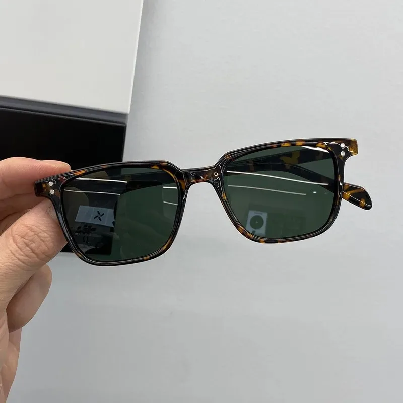 Flower frame black