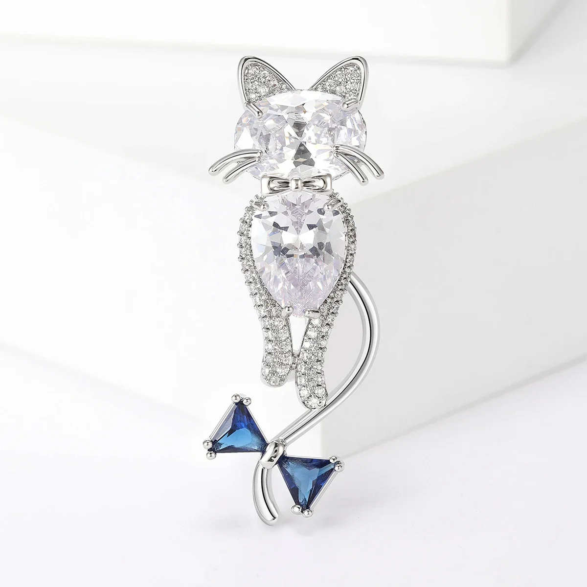 Copper Zirconia Cat Brooches for Women Unisex Bow Animal Pins Event Party Backpack Decoration Clothes Accessories