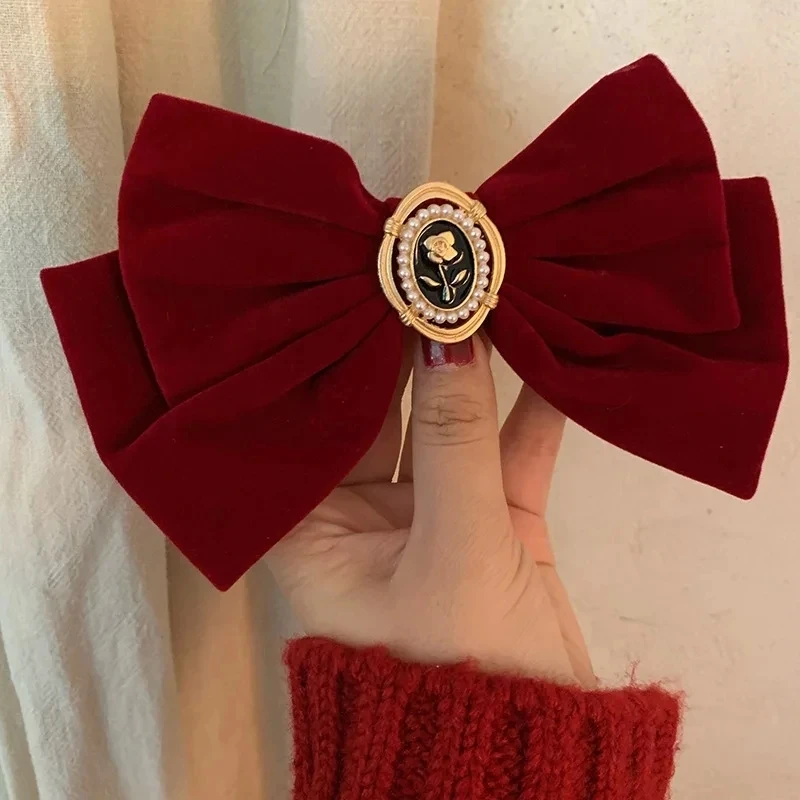 red bow